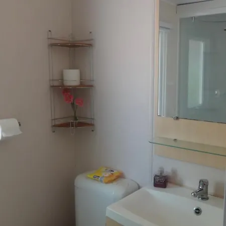 פארק נופש Magic Mobile Montourey, 3 Chambres, 2 Salles De Bain, Piscine Disponible Sur Place Fréjus